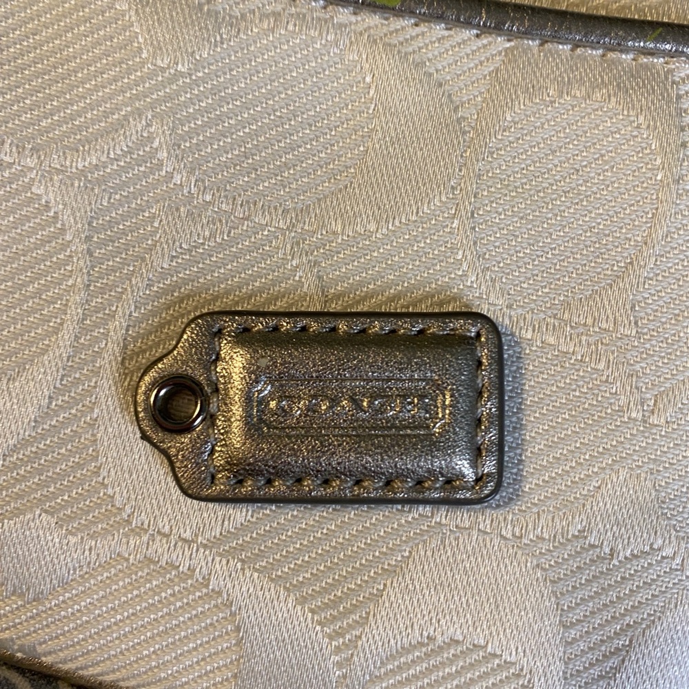 Small Coach wristlet - Picture 2 of 4